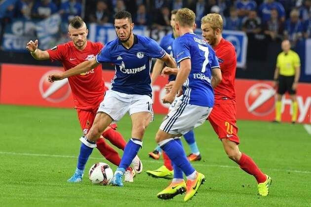 GER, UEFA EL, FC Schalke 04 (GER) vs. RB Salzburg (AUT) 29.09.2016, Veltins-Arena , Gelsenkirchen , UEFA Europa Leaque, Gruppe I, im Bild: Nabil Bentaleb (FC Schalke 04 10) und Max Meyer (FC Schalke 04 7) gegen FREDRIK GULBRANDSEN (RB Salzburg (AUT) 21) Foto © nordphoto Meuter nordphotox xMeuter