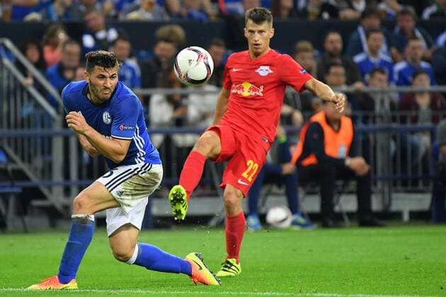 GER, UEFA EL, FC Schalke 04 (GER) vs. RB Salzburg (AUT) 29.09.2016, Veltins-Arena , Gelsenkirchen , UEFA Europa Leaque, Gruppe I, im Bild: li Sead Kolasinac (FC Schalke 04 6) gegen STEFAN LAINER (RB Salzburg (AUT) 22) Foto © nordphoto Meuter nordphotox xMeuter