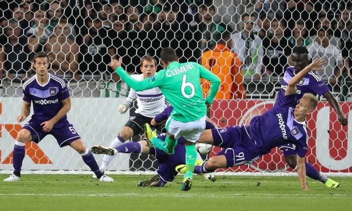 Saint-Etienne s Jeremy Clement and Anderlecht s Lukasz Teodorczyk fight for the ball during a game on the second day of the group stage (group C) of the UEFA Europa League competition between French club AS Saint-Etienne and Belgian soccer team RSC Anderlecht in Saint-Etienne, France, Thursday 29 September 2016. VIRGINIExLEFOUR  x04943911x