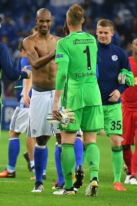 Bilder des Tages - SPORT GER, UEFA EL, FC Schalke 04 (GER) vs. RB Salzburg (AUT) 29.09.2016, Veltins-Arena , Gelsenkirchen , UEFA Europa Leaque, Gruppe I, im Bild: Verabschiedung Foto © nordphoto Meuter nordphotox xMeuter