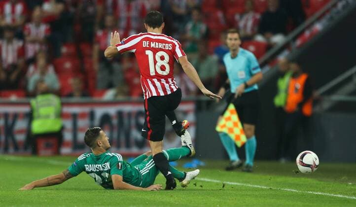 SOCCER - UEFA EL, Bilbao vs Rapid BILBAO,SPAIN,29.SEP.16 - SOCCER - UEFA Europa League, group stage, Athletic Club Bilbao vs SK Rapid Wien. Image shows Arnor Ingvi Traustason (Rapid) and Oscar de Marcos (Bilbao). Keywords: Wien Energie. GEPAxpictures xPhilippxBrem