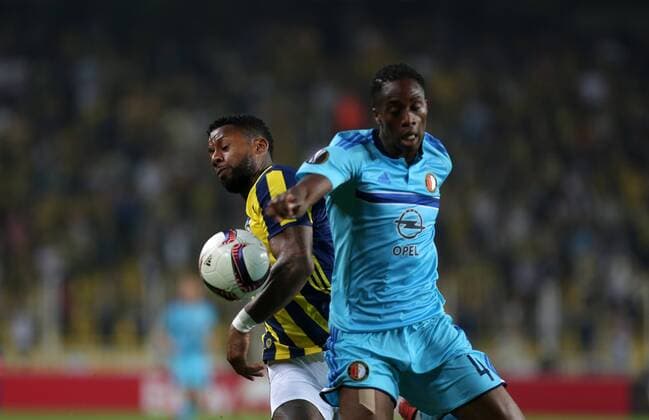 Fenerbahce s Jeremain Lens and Feyenoord™s Terence Kongolo during UEFA Europa League game between Fenerbahce and Feyenoord at Ulker Stadium in Kadikoy, Istanbul, 29th of September 2016. (  Copyright: TolgaxAdanalix-xDepoxPhotos 15521103