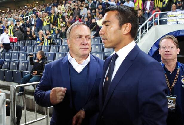 Fenerbahce trainer Dick Advoocat (L) and Feyenoord trainer Giovanni van Bronckhorst, during UEFA Europa League game between Fenerbahce and Feyenoord at Ulker Stadium in Kadikoy, Istanbul, 29th of September 2016. (  Copyright: TolgaxAdanalix-xDepoxPhotos 15521090