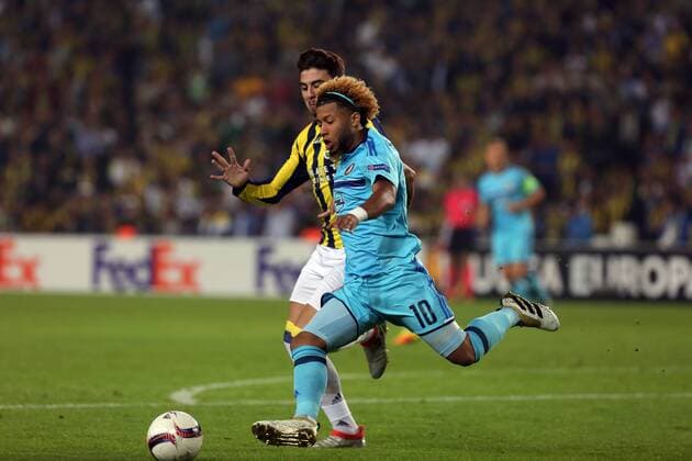 Fenerbahce s Ozan Tufan and Feyenoord™s Tonny Vilhena during UEFA Europa League game between Fenerbahce and Feyenoord at Ulker Stadium in Kadikoy, Istanbul, 29th of September 2016.(  Copyright: TolgaxAdanalix-xDepoxPhotos 15521098