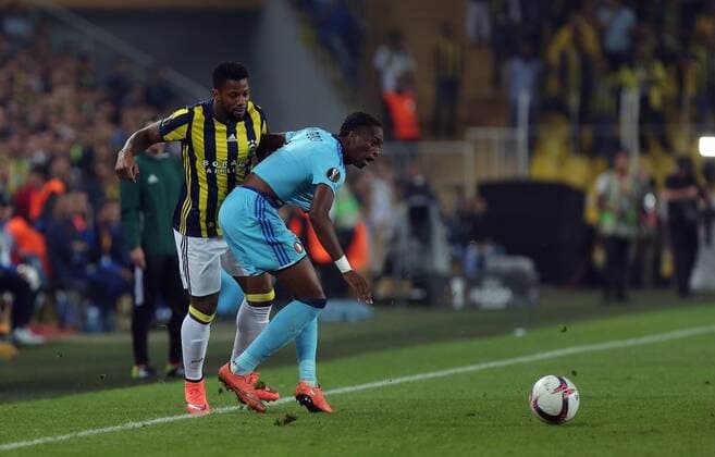 Fenerbahce s Jeremain Lens and Feyenoord™s Terence Kongolo during UEFA Europa League game between Fenerbahce and Feyenoord at Ulker Stadium in Kadikoy, Istanbul, 29th of September 2016. (  Copyright: TolgaxAdanalix-xDepoxPhotos 15521101