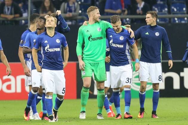Johannes Geis ( 5, FC Schalke 04), Ralf Faehrmann ( 1, TW, FC Schalke 04), Matija Nastasic ( 31, FC Schalke 04) und Leon Goretzka ( 8, FC Schalke 04) nach dem Spiel gluecklich ueber den Sieg, FC Schalke 04 vs. RB Salzburg, Fussball, UEFA EURO EM Europameisterschaft Fussball League, 29.09.2016, Gelsenkirchen Copyright: xDeutzmann xEibner-Pressefotox EP_CDN