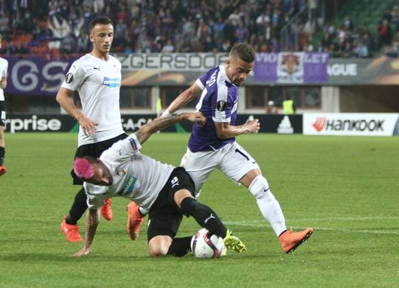 SOCCER - UEFA EL, A.Wien vs Plzen VIENNA,AUSTRIA,29.SEP.16 - SOCCER - UEFA Europa League, group stage, FK Austria Wien vs FC Viktoria Plzen. Image shows Ergys Kace, Martin Zeman (Viktoria Pilsen) and Lucas Venuto (A.Wien). GEPAxpictures xChristianxOrt