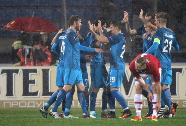 ST PETERSBURG, RUSSIA â€“ SEPTEMBER 29, 2016: FC Zenit St Petersburg s players celebrate scoring in the 2016 17 UEFA Europe League Group D Round 2 football match against AZ Alkmaar at Petrovsky Stadium. Alexander Demianchuk TASS  TS032CCF