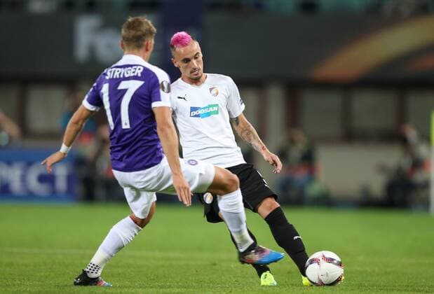 SOCCER - UEFA EL, A.Wien vs Plzen VIENNA,AUSTRIA,29.SEP.16 - SOCCER - UEFA Europa League, group stage, FK Austria Wien vs FC Viktoria Plzen. Image shows Jens Stryger Larsen (A.Wien) and Martin Zeman (Plzen). GEPAxpictures xPatrickxLeuk
