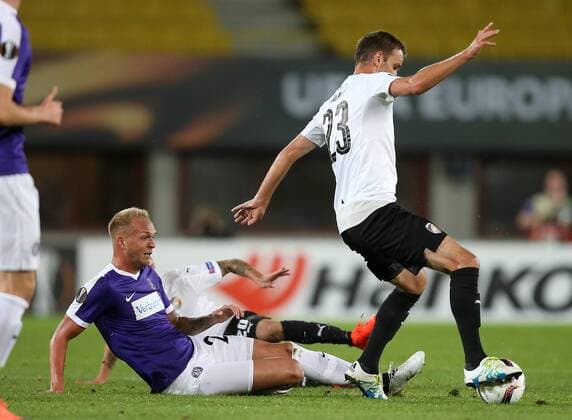 SOCCER - UEFA EL, A.Wien vs Plzen VIENNA,AUSTRIA,29.SEP.16 - SOCCER - UEFA Europa League, group stage, FK Austria Wien vs FC Viktoria Plzen. Image shows Raphael Holzhauser (A.Wien) and Marek Bakos (Plzen). GEPAxpictures xPatrickxLeuk