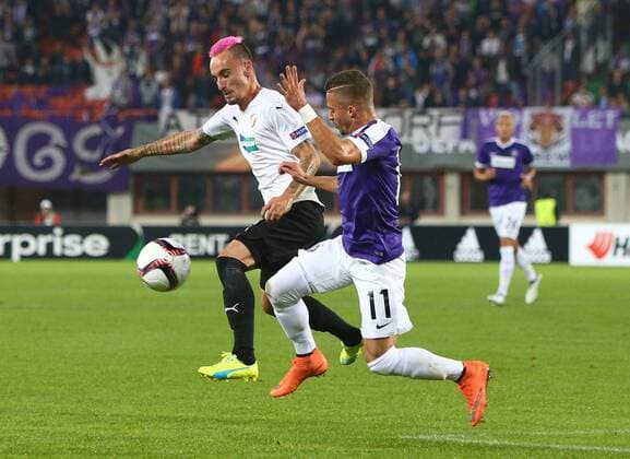 SOCCER - UEFA EL, A.Wien vs Plzen VIENNA,AUSTRIA,29.SEP.16 - SOCCER - UEFA Europa League, group stage, FK Austria Wien vs FC Viktoria Plzen. Image shows Martin Zeman (Viktoria Pilsen) and Lucas Venuto (A.Wien). GEPAxpictures xChristianxOrt