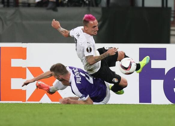 SOCCER - UEFA EL, A.Wien vs Plzen VIENNA,AUSTRIA,29.SEP.16 - SOCCER - UEFA Europa League, group stage, FK Austria Wien vs FC Viktoria Plzen. Image shows Petar Filipovic (A.Wien) and Martin Zeman (Viktoria Pilsen). GEPAxpictures xChristianxOrt