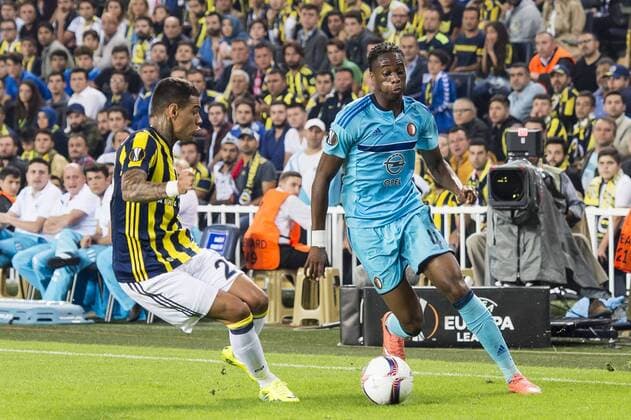 (L-R) Gregory van der Wiel of Fenerbahce, Terence Kongolo of Feyenoord during the UEFA Europa Leaguegroup A match between Fenerbahce and Feyenoord Rotterdam on September 29, 2016 at the Sukru Saracoglu stadium in Istanbul, Turkey. Fenerbahce v Feyenoord rotterdam UEFA Europa League 2016 2017 xVIxGerritxvanxKeulenxIVx 6312910
