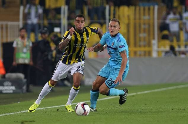 Fenerbahce s Gregory van der Wiel and Feyenoord s Jens Toornstra during UEFA Europa League game between Fenerbahce and Feyenoord at Ulker Stadium in Kadikoy, Istanbul, 29th of September 2016. (  Copyright: TolgaxAdanalix-xDepoxPhotos 15521165