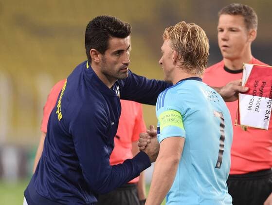 UEFA Europa League Group A day 2 match between Fenerbahce and Feyenoord at Ulker Stadium in Istanbul , Turkey , September 29 , 2016. Pictured: Volkan Demirel of Fenerbahce and Dirk Kuyt of Feyenoord. 