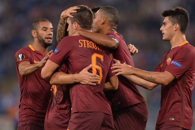 Torjubel Kevin Strootman Roma, con Francesco Totti, Perotti, Jesus, Peres. Goal celebration. Fußball Champions League 2016 2017 AS Roma - Astra Giurgiu AntoxBaldassarre