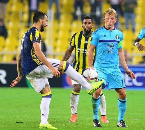 UEFA Europa League Group A day 2 match between Fenerbahce and Feyenoord at Ulker Stadium in Istanbul , Turkey , September 29 , 2016. Pictured: Mehmet Topal , Jeremain Lens of Fenerbahce and Dirk Kuyt of Feyenoord. 