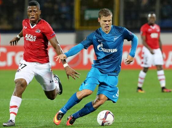 ST PETERSBURG, RUSSIA â€“ SEPTEMBER 29, 2016: AZ Alkmaar s Fred Friday (L) and FC Zenit St Petersburg s Alexander Kokorin fight for the ball in their 2016 17 UEFA Europe League Group D Round 2 football match at Petrovsky Stadium. Alexander Demianchuk TASS  TS032CD5