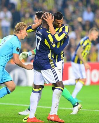 UEFA Europa League Group A day 2 match between Fenerbahce and Feyenoord at Ulker Stadium in Istanbul , Turkey , September 29 , 2016. Pictured: Moussa Sow (L) and Josef de Souza of Fenerbahce . 