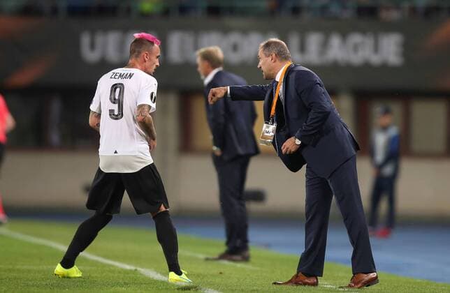 SOCCER - UEFA EL, A.Wien vs Plzen VIENNA,AUSTRIA,29.SEP.16 - SOCCER - UEFA Europa League, group stage, FK Austria Wien vs FC Viktoria Plzen. Image shows Martin Zeman (Plzen) and head coach Jakub Hromda (Plzen). GEPAxpictures xPatrickxLeuk