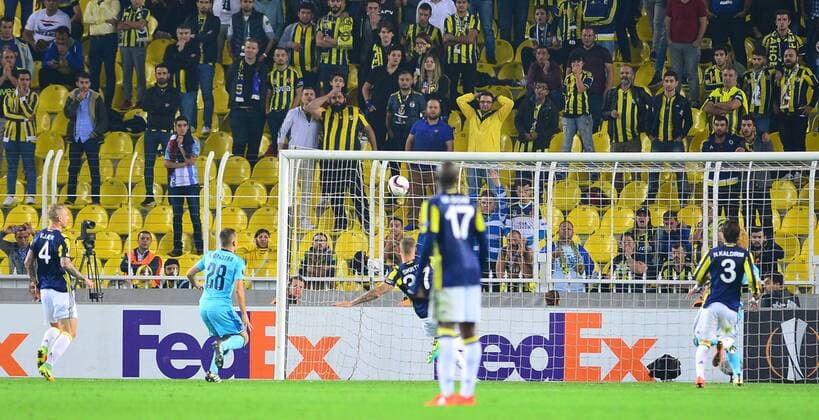 UEFA Europa League Group A day 2 match between Fenerbahce and Feyenoord at Ulker Stadium in Istanbul , Turkey , September 29 , 2016. Final Score : Fenerbahce 1 - Feyenoord 0 Pictured: Martin Skrtel of Fenerbahce and Jens Toornstra 28 of Feyenoord. 