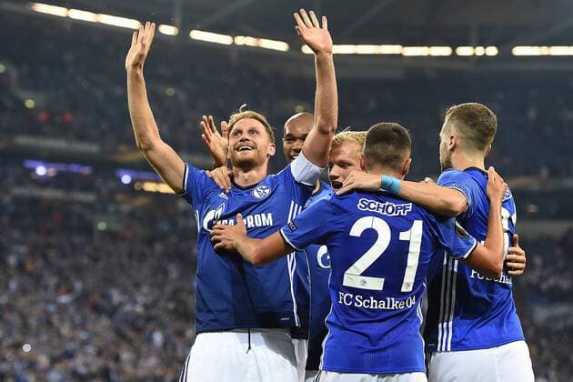Fußball Europa League Gruppenphase 2. Spieltag Schalke 04 - Red Bull Salzburg am 29.09.2016 in der Veltins Arena in Gelsenkirchen Torjubel zum 3:0 durch Benedikt Höwedes ( Schalke ) xRx