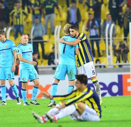 UEFA Europa League Group A day 2 match between Fenerbahce and Feyenoord at Ulker Stadium in Istanbul , Turkey , September 29 , 2016. Final Score : Fenerbahce 1 - Feyenoord 0 Pictured: Mehmet Topal (R) of Fenerbahce and Dirk Kuyt of Feyenoord. 
