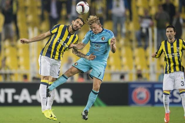(L-R) Mehmet Topal of Fenerbahce, Dirk Kuyt of Feyenoord, Hasan Ali Kaldirim of Fenerbahce during the UEFA Europa Leaguegroup A match between Fenerbahce and Feyenoord Rotterdam on September 29, 2016 at the Sukru Saracoglu stadium in Istanbul, Turkey. Fenerbahce v Feyenoord rotterdam UEFA Europa League 2016 2017 xVIxGerritxvanxKeulenxIVx 6313426