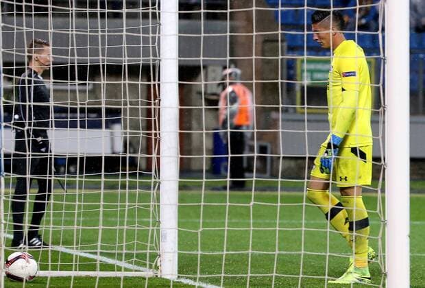 ST PETERSBURG, RUSSIA â€“ SEPTEMBER 29, 2016: AZ Alkmaar s goalkeeper Sergio Rochet concedes a goal in the 2016 17 UEFA Europe League Group D Round 2 football match against FC Zenit St Petersburg at Petrovsky Stadium. FC Zenit won the game 5-0. Alexander Demianchuk TASS  TS032CEE