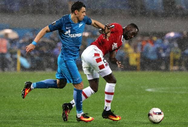 ST PETERSBURG, RUSSIA â€“ SEPTEMBER 29, 2016: FC Zenit St Petersburg s Victor Giuliano (L) and AZ Alkmaar s Fernando Lewis fight for the ball in their 2016 17 UEFA Europe League Group D Round 2 football match at Petrovsky Stadium. FC Zenit won the game 5-0. Alexander Demianchuk TASS  TS032CF1