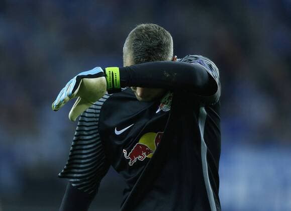 Gelsenkirchen, Deutschland, UEFA - EL , Spieltag 2 , International, FC Schalke 04 - FC Salzburg 3-1 am 29. 09 .2016 in der Veltins Arena auf Schalke in Gelsenkirchen Schalker Jubel nach dem Treffer zum 2-0 durch Benedikt Torwart Alexander WALKE (RBS)