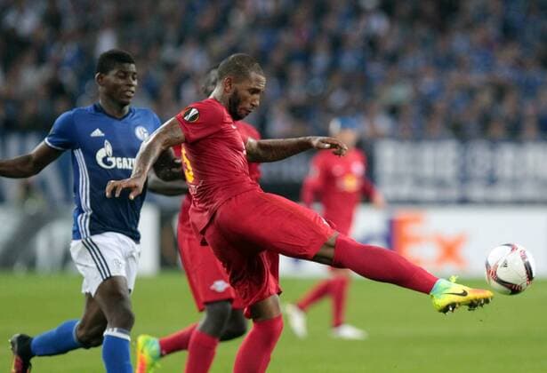 29.09.2016. Gelsenkirchen, Germany. UEFA Champions League. Schalke 04 versus FC Red Bull Salzburg Stadium Veltins Arena. Paulo Miranda in action xlaurent.lairysx  ActionPlus11794592
