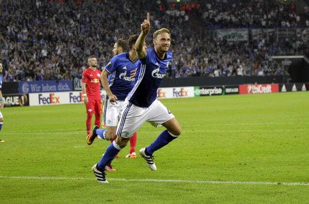 29.09.2016. Gelsenkirchen, Germany. UEFA Champions League. Schalke 04 versus FC Red Bull Salzburg Stadium Veltins Arena. Goal celebration by Benedikt H& xf6;wedes (Schalke 04) xlaurent.lairysx  ActionPlus11794603