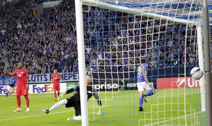 29.09.2016. Gelsenkirchen, Germany. UEFA Champions League. Schalke 04 versus FC Red Bull Salzburg Stadium Veltins Arena. Leon Goretzka scores his goal (Schalke 04) xlaurent.lairysx  ActionPlus11794620