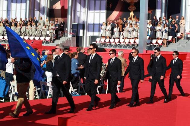 September 29, 2016: Chaska, MN, USA; European team captain Darren Clarke leads his team in on the red carpet during the opening ceremony for the 2016 Ryder Cup at Hazeltine National Golf Club in Chaska, MN. (Photo by Brian Spurlock Icon Sportswire) GOLF: SEP 29 PGA Golf Herren - Ryder Cup - Opening Ceremony Icon160929100 EDITORIAL USE ONLY