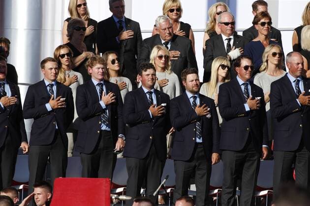 September 29, 2016: Chaska, MN, USA; Team USA stands for the playing of the National Anthem during the opening ceremony for the 2016 Ryder Cup at Hazeltine National Golf Club in Chaska, MN. (Photo by Brian Spurlock Icon Sportswire) GOLF: SEP 29 PGA Golf Herren - Ryder Cup - Opening Ceremony Icon16092976 EDITORIAL USE ONLY
