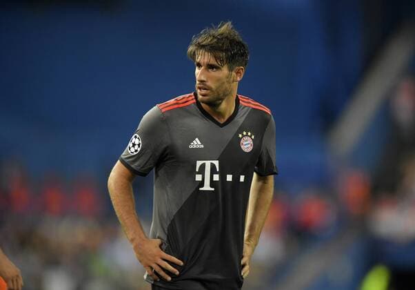 28.09.2016, Fussball Champions-League 2016 2017, Vorrunde 2.Spieltag, Atletico Madrid - FC Bayern München, im Estadio Vicente Calderon, Madrid. Javi Martinez (FC Bayern München) nachdenklich. 