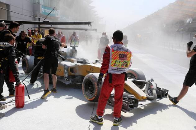 Malaysian Grand Prix, Sepang 29 September - 2 October 2016 30.09.2016 - Free Practice 1, Kevin Magnussen (DEN) Renault F1 Team RS16 