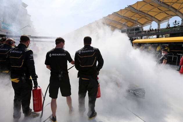 Malaysian Grand Prix, Sepang 29 September - 2 October 2016 30.09.2016 - Free Practice 1, Kevin Magnussen (DEN) Renault F1 Team RS16 