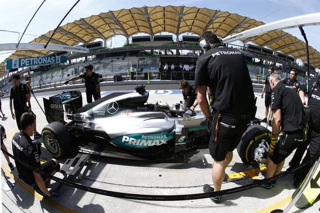 Formel 1, GP Malaysia, Freies Training Motorsports: FIA Formula One World Championship WM Weltmeisterschaft 2016, Grand Prix of Malaysia, 44 Lewis Hamilton (GBR, Mercedes AMG Petronas Formula One Team), xHOCHxZWEIx