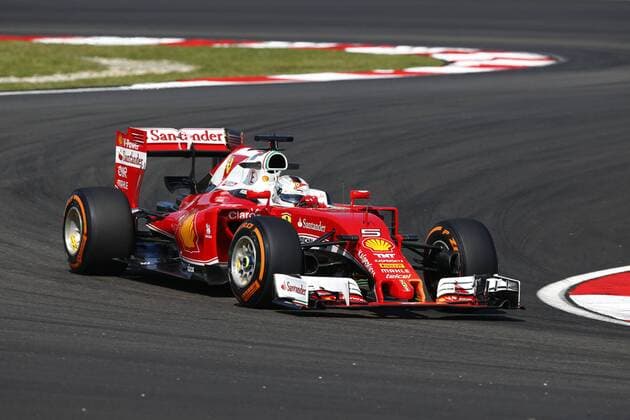 Formel 1, GP Malaysia, Freies Training Motorsports: FIA Formula One World Championship WM Weltmeisterschaft 2016, Grand Prix of Malaysia, 5 Sebastian Vettel (GER, Scuderia Ferrari), xHOCHxZWEIx