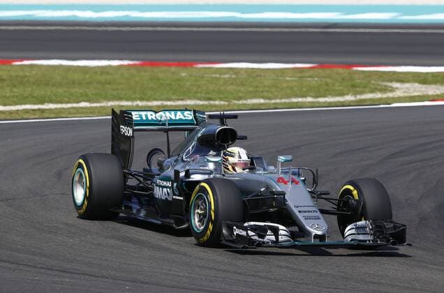 Formel 1, GP Malaysia, Freies Training Motorsports: FIA Formula One World Championship WM Weltmeisterschaft 2016, Grand Prix of Malaysia, 44 Lewis Hamilton (GBR, Mercedes AMG Petronas Formula One Team), xHOCHxZWEIx