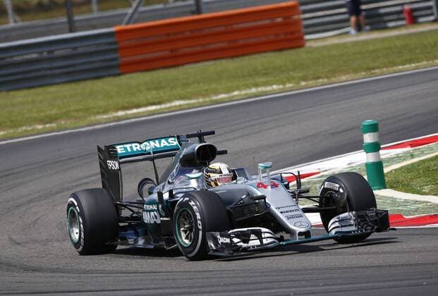 Formel 1, GP Malaysia, Freies Training Motorsports: FIA Formula One World Championship WM Weltmeisterschaft 2016, Grand Prix of Malaysia, 44 Lewis Hamilton (GBR, Mercedes AMG Petronas Formula One Team), xHOCHxZWEIx
