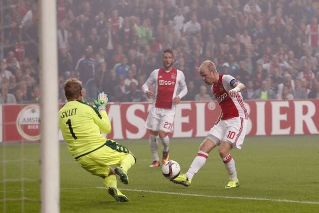 (L-R) goalkeeper Jean-Franois Gillet of Standard Liege, Nemanja Gudelj of Ajax, Davy Klaassen of Ajax during the UEFA Europa League group G match between Ajax Amsterdam and Standard Li& 232;ge at the Amsterdam Arena on September 29, 2016 in Amsterdam, The Netherlands Ajax Amsterdam v Standard Li& 232;ge UEFA Europa League 2016 2017 xVIxxIVx 6314955