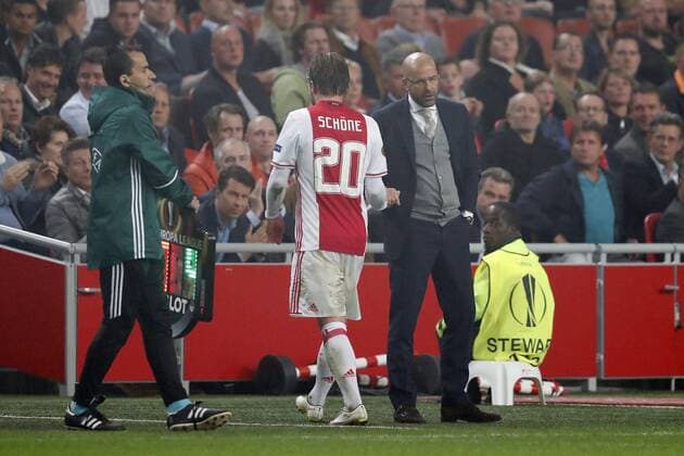 (L-R) Lasse Schone of Ajax, coach Peter Bosz of Ajax during the UEFA Europa League group G match between Ajax Amsterdam and Standard Li& 232;ge at the Amsterdam Arena on September 29, 2016 in Amsterdam, The Netherlands Ajax Amsterdam v Standard Li& 232;ge UEFA Europa League 2016 2017 xVIxxIVx 6314971
