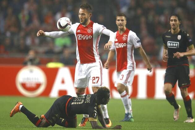 (l-r) Jean Luc Dompe of Standard Luik, Nemanja Gudelj of Ajax Amsterdam, Joel Veltman of Ajax Amsterdam, Ishak Belfodil of Standard Luik during the UEFA Europa League group G match between Ajax Amsterdam and Standard Li& 232;ge at the Amsterdam Arena on September 29, 2016 in Amsterdam, The Netherlands Ajax Amsterdam v Standard Li& 232;ge UEFA Europa League 2016 2017 xVIxxIVx 6315005