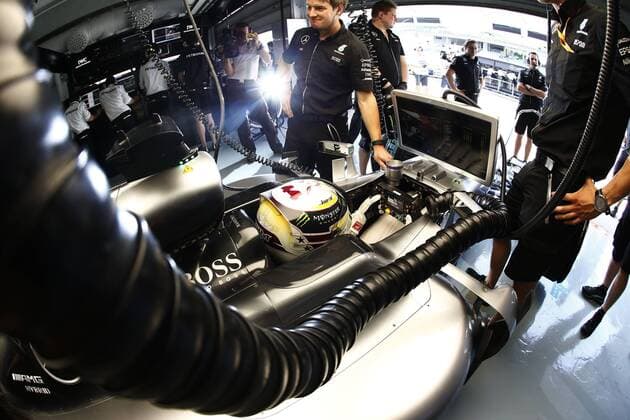 Motorsports: FIA Formula One World Championship WM Weltmeisterschaft 2016, Grand Prix of Malaysia, 44 Lewis Hamilton (GBR, Mercedes AMG Petronas Formula One Team), xHOCHxZWEIx