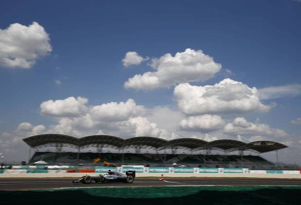 Formel 1, GP Malaysia, Sepang International Circuit Motorsports: FIA Formula One World Championship WM Weltmeisterschaft 2016, Grand Prix of Malaysia, 44 Lewis Hamilton (GBR, Mercedes AMG Petronas Formula One Team), xHOCHxZWEIx