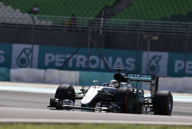 Motorsports: FIA Formula One World Championship WM Weltmeisterschaft 2016, Grand Prix of Malaysia, 44 Lewis Hamilton (GBR, Mercedes AMG Petronas Formula One Team), xHOCHxZWEIx
