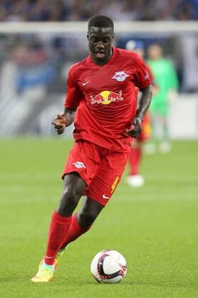 Dayot Upamecano ( 4, RB Salzburg) am Ball, FC Schalke 04 vs. RB Salzburg, Fussball, UEFA EURO EM Europameisterschaft Fussball League, 29.09.2016, Gelsenkirchen Copyright: xDeutzmannx xEibner-Pressefotox EP_cdn